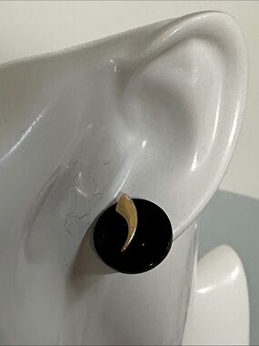 14k real solid Gold ONYX Gems Earrings